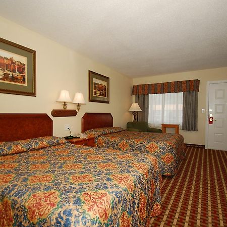 Millville Motorsports Inn And Suites Room photo