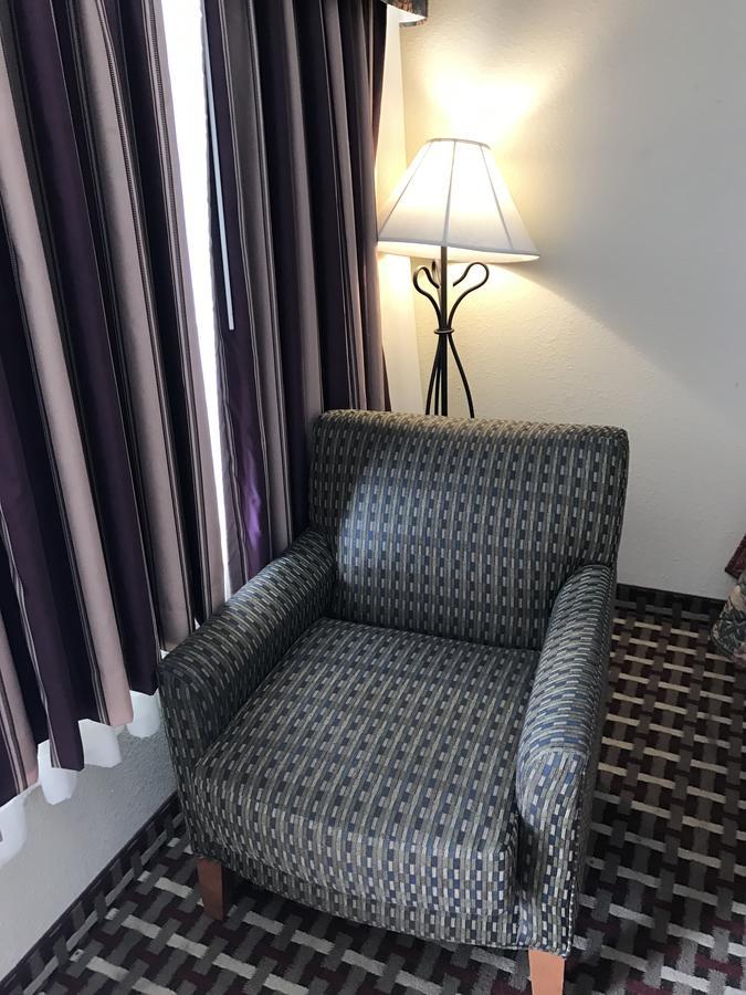 Millville Motorsports Inn And Suites Room photo